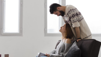 Ini Cara Si Introvert dan Ekstrovert Menunjukkan Cinta