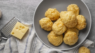 Biskuit Keju Bawang, Camilan Gurih yang Gak Bisa Berhenti!