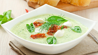 Sup Sehat Tanpa Kompor? Coba Gazpacho Hijau Segar Ini!
