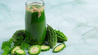 Pahitnya Gak Sia-Sia! Ini Alasan Kamu Harus Coba Jus Pare Sekarang