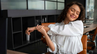 5 Menit Desk Pilates, Badan Auto Fresh Saat Kerja