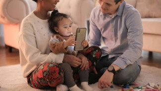 Main Gadget Tetap Aman? Ini Dia Panduan Screen Time Anak Usia Dini