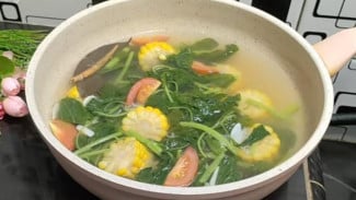 Masak Sayur Bening Bayam Yuk, Gampang dan Sehat!