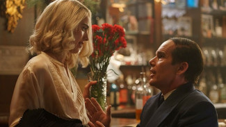 Ethan Hawke menjadi Lorenz Hart dalam Blue Moon