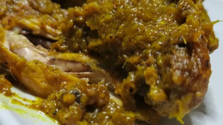 Ayam Betutu Bali, Pedas Rempahnya Bikin Ketagihan!