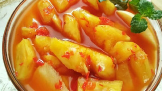 Asinan Buah, Segar Pedas Manis yang Bikin Nagih!