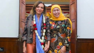 Khofifah Angkat Bicara soal Bendera One Piece: “Merah Putih Harga Mati!”