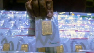 Harga Emas Meroket Lepas Tak Terkendali, Warga Mulai Panik Beli