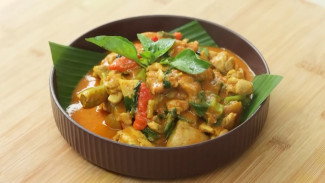 Resep Ayam Oseng Bumbu Pepes, Wangi Rempahnya Bikin Lapar