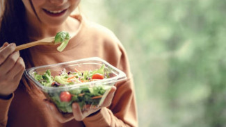 Segarkan Harimu dengan 2 Kreasi Salad Super Praktis dan Bergizi!