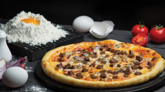 Daging Steak Mewah Jadi Topping Pizza? Rasanya Luar Biasa!