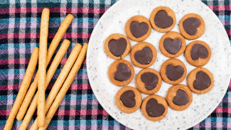 Pretzel Celup Cokelat, Camilan Manis Asin Bikin Nagih!
