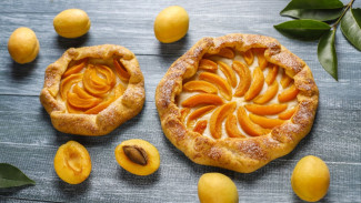 Peach Pie Klasik, Isiannya Lumer dan Wangi Banget!
