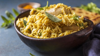 Resep Nasi Ayam Kunyit, Menu Sehat Wangi dan Penuh Warna!