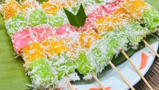 Kue Cenil Khas Jawa ini Kenyalnya Bikin Happy!
