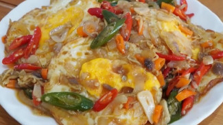 Telur Ceplok Pedas Manis, Resep Simpel Bikin Nagih!