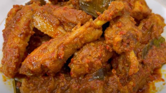 Ayam Bumbu Rujak Khas Jawa Timur Rasanya Pedas, Gurih, dan Bikin Nagih!