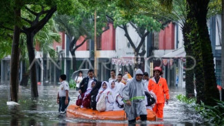 Banjir Setinggi 1 Meter Rendam Periuk Tangerang, Evakuasi Terus Berlangsung
