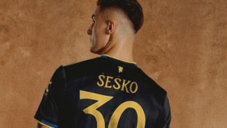 Resmi! Benjamin Sesko Kenakan Nomor Punggung 30 di Manchester United, Ungkap Alasan Tolak Klub Lain