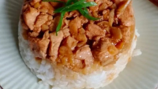 Nasi Tim Ayam Lembut, Hangatnya Bikin Hati Tenang