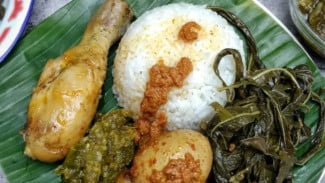 Nasi Padang Legendaris, Lezatnya Bikin Mata Terpejam Nikmat