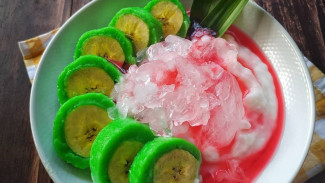 Es Pisang Ijo, Minuman Segar Khas Makassar yang Cocok untuk Cuaca Panas