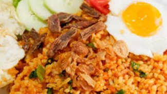 Nasi Goreng Padang, Pedas Nikmat yang Bikin Keringetan Senang