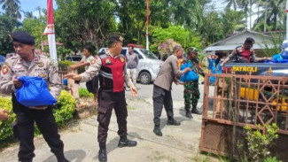 Polda Sulteng Tinjau Lokasi Gempa Poso dan Salurkan Bantuan Sembako untuk Warga Terdampak