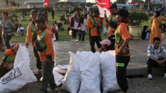 Begini Upaya DLH DKI Angkut 79 Ton Sampah Setelah Pesta HUT ke-80 RI di Monas