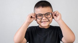 Mata Minus Pada Anak, Kenali Penyebabnya Lebih Dalam!