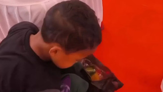 Harus Makan Sisa Pejabat, Aksi Bocah di Gowa Bikin Warganet Terenyuh