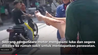 Ruko Hancur! Ngeri, Detik-Detik Ambulans Oleng Tabrak Ruko di Klaten, Saksi Mata: 
