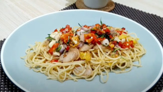 Spaghetti Sambal Matah! Pedas Segar yang Bikin Lidah Bergoyang!