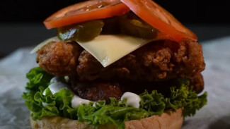 Rahasia Bikin McDonald’s Spicy Chicken Burger di Rumah, Seenak Aslinya!