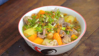 Sop Kambing Kuah Bening yang Hangat, Harum, dan Menenangkan