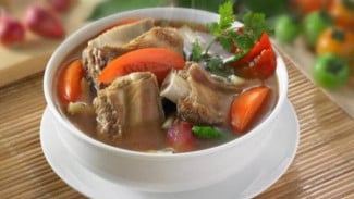 Sop Iga Kuah Bening Segar, Perpaduan Rempah dan Kaldu Sapi