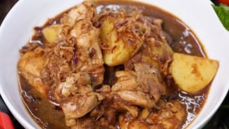 Resep Semur Ayam Kentang Gurih Manis yang Bikin Nasi Cepat Habis
