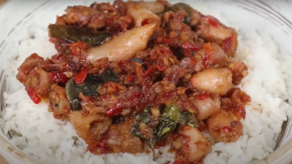Resep Sambal Cumi Balado, Pedas Gurih, dan Tahan Seminggu