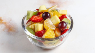 Jangan Hanya Fokus Pada Rasa Lezatnya Saja, Inilah Manfaat Salad Buah Bagi Kesehatan Kamu!