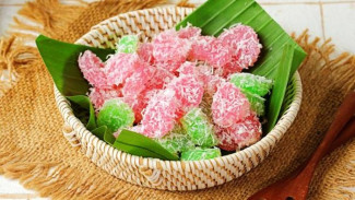 Resep Cenil Tabur Kelapa Kenyal Gurih Bikin Kangen Jajanan Pasar