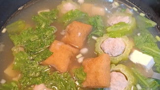 Hangat dan Gurih, Sup Pare Isi Daging Cincang yang Bikin Nagih!