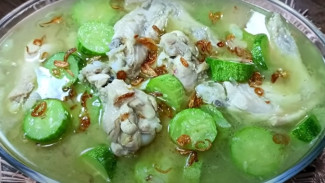 Resep Sup Bening Ayam Timun, Segar Gurih Bikin Tubuh Hangat!