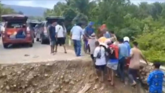 Jembatan Putus, 2 Pasien Hamil Gawat Darurat Nyaris Terjatuh Saat Dievakuasi