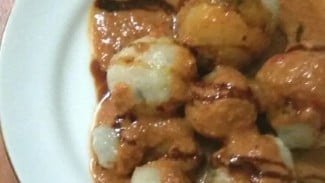 Cilok Bandung Bumbu Kacang, Kenyal Gurih Bikin Nagih!