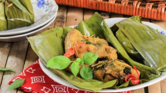 Resep Garang Asem Ayam Bungkus Daun Pisang, Segar dan Wangi