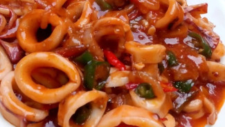 Cumi Asam Manis, Gurih Segar Bikin Lidah Ketagihan!