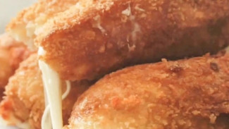 Corn Dog Sosis Mozzarella, Lumer Gurih Bikin Happy Banget!