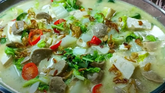 Resep Sawi Tahu Bakso Kuah Santan yang Gurih, Creamy, dan Bikin Hangat Badan!