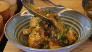 Cocok Untuk Pemula, Resep Ayam Woku Manado ala Chef Devina, Pedasnya Bikin Nagih!