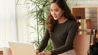 6 Cara Praktis Biar Tetap Semangat di Tengah WFH yang Bikin Capek